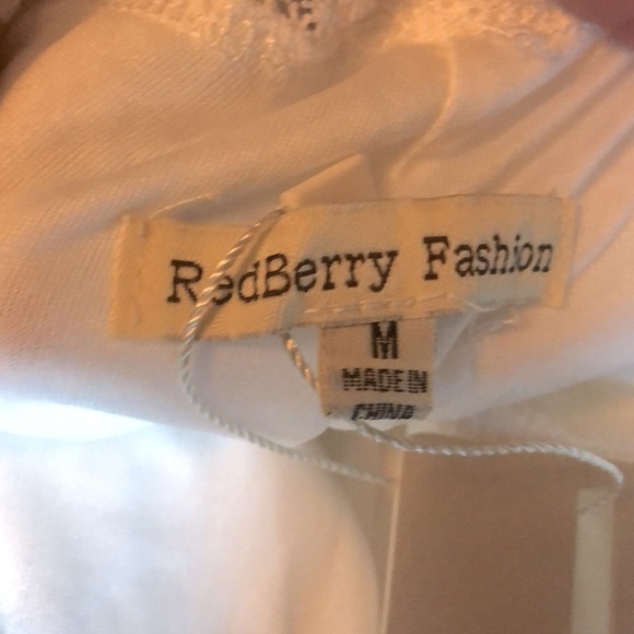 โซ๏ธ NEW WHITE LACE OFFSHOULDER ROMPERโ - Picture 4 of 6